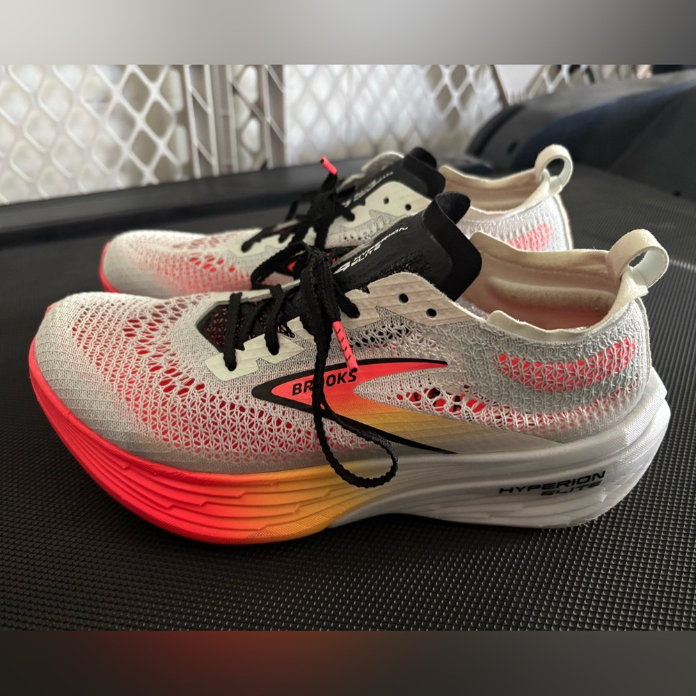 Brooks Hyperion Elite 4 running shoes! Size 6.5 men’s/8 women’s.